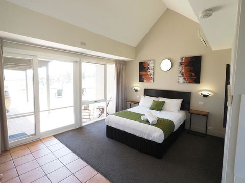 Rothbury Downs - Dalby Accommodation 2