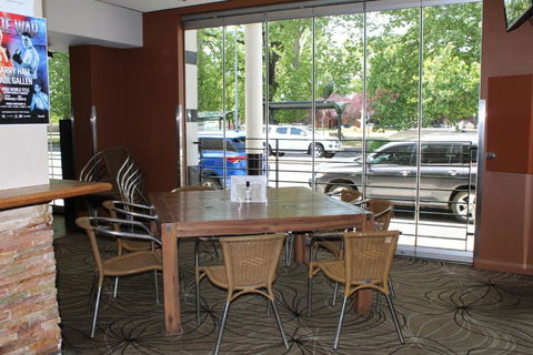 Royal Hotel Orange - Dalby Accommodation 3