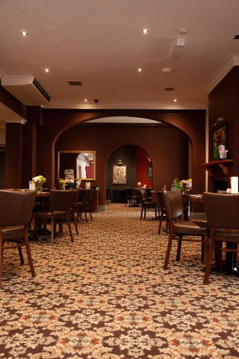 Royal Hotel Singleton - Dalby Accommodation 1