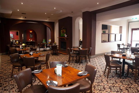 Royal Hotel Singleton - Dalby Accommodation 2