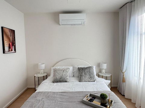 Royalty Living - Dalby Accommodation 0