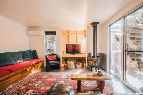 Runawaytomaleny - Dalby Accommodation 2