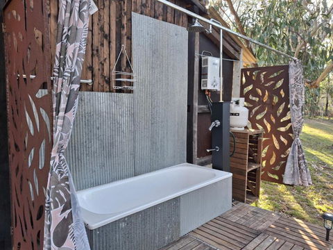 Rustic Cabin With Moon Bathing For A City Escape - Dalby Accommodation 2