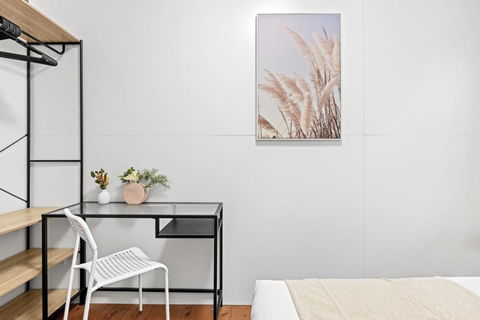 Rustic Double Room - Nearby Stations & Stores - Shared Bathroom - Dalby Accommodation 1