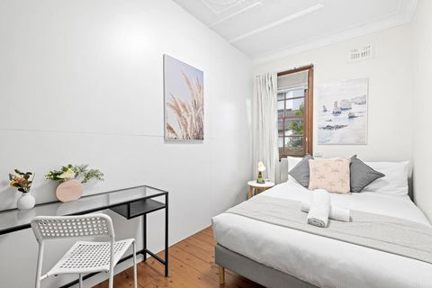 Rustic Double Room - Nearby Stations & Stores - Shared Bathroom - Dalby Accommodation 0