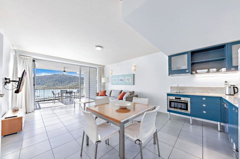 Sails On The Sea - Club Wyndham - Dalby Accommodation 1