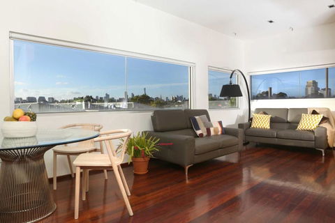 Saint George - The Townhouse - Dalby Accommodation 2