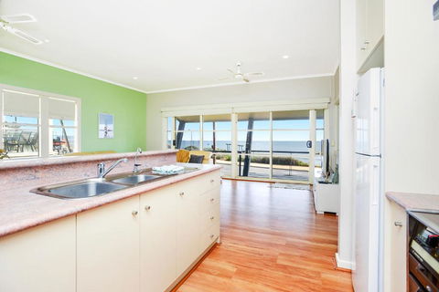 Salt - Aldinga Beach - C21 SouthCoast Holidays - Dalby Accommodation 3