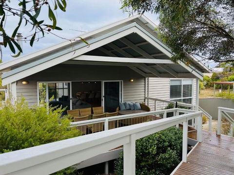 Salt Life - Pet Friendly Outside WIFI - Dalby Accommodation 0
