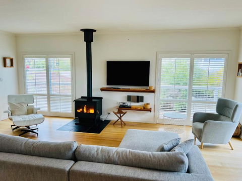 Salt Life - Pet Friendly Outside WIFI - Dalby Accommodation 3