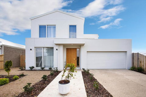 Saltwater Lux, 4 Bdrm, 3 Bath, Golf, Weddings, Beaches, Adventure Park - Dalby Accommodation 2