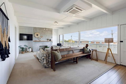 Saltwater Terrace With Panoramic Ocean Views - Dalby Accommodation 2