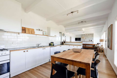 Saltwater Terrace With Panoramic Ocean Views - Dalby Accommodation 3