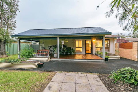 Salty - Dalby Accommodation 0