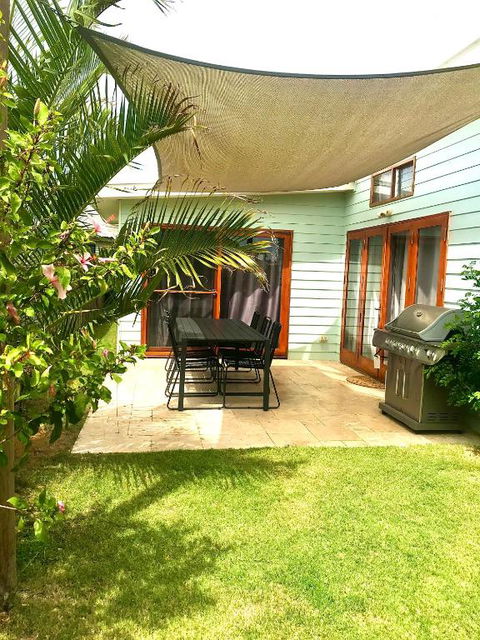 Salty Blue Beach House - Dalby Accommodation 0