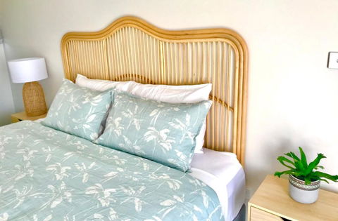 Salty Blue Beach House - Dalby Accommodation 1