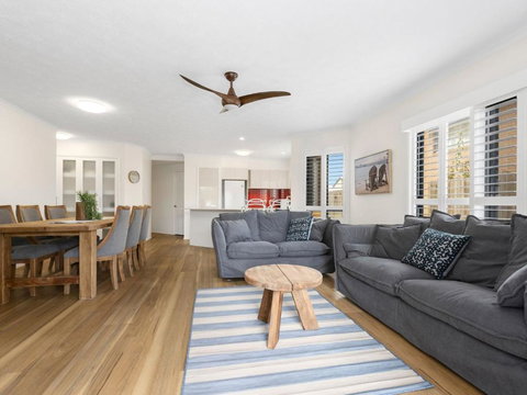 Salty Kisses On Marine Parade - Dalby Accommodation 3