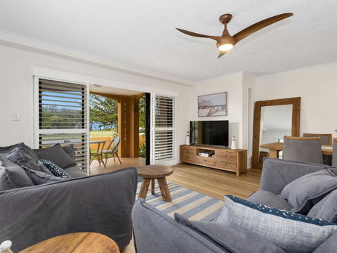 Salty Kisses On Marine Parade - Dalby Accommodation 2