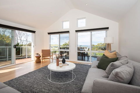 Salty Shores Smiths Beach - Dalby Accommodation 0