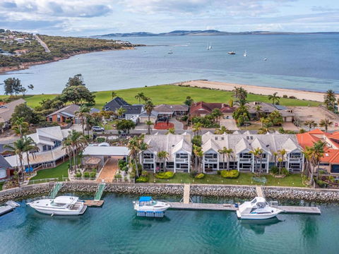 Salty Views - Dalby Accommodation 1