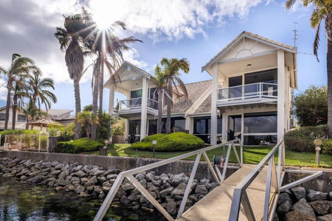 Salty Views - Dalby Accommodation 0