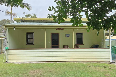 SALTYS AMITY POINT - Dalby Accommodation 0