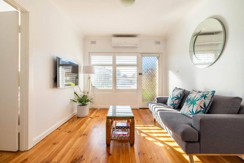 Sams Henley Beach Garden Unit - Dalby Accommodation 0