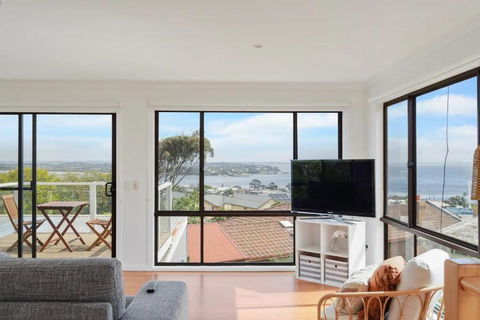 San Remo Panorama By Ready Set Stay - BYO LINEN & TOWELS - Dalby Accommodation 1