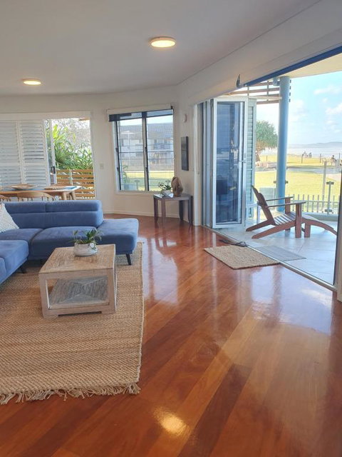 Sanbah-Surf, Views, Beach - Dalby Accommodation 3