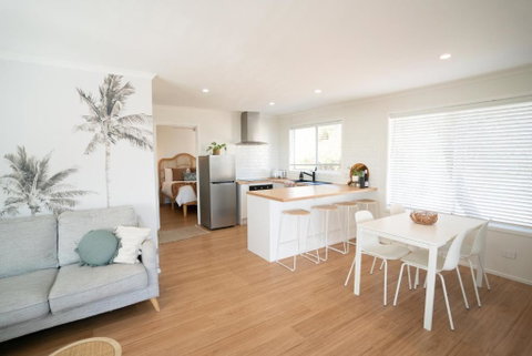 Sanbis Cabin - Hidden Boutique Retreat, Sea Views - Dalby Accommodation 2
