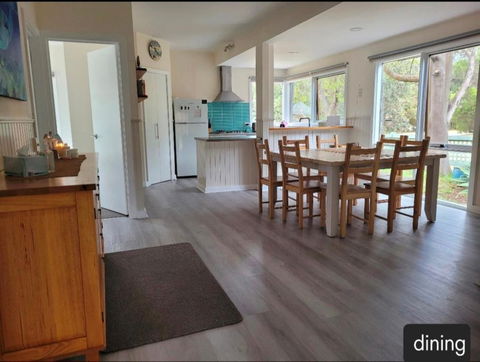 Sanders Beach House - Dalby Accommodation 3