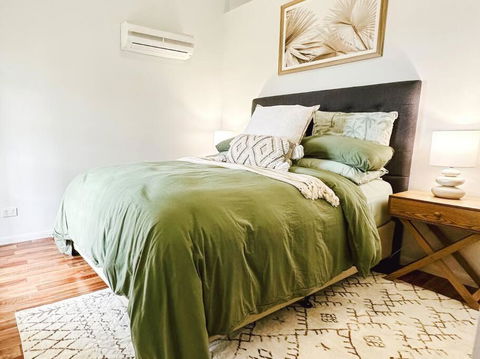 Sandhaven Bungalow - Dalby Accommodation 3