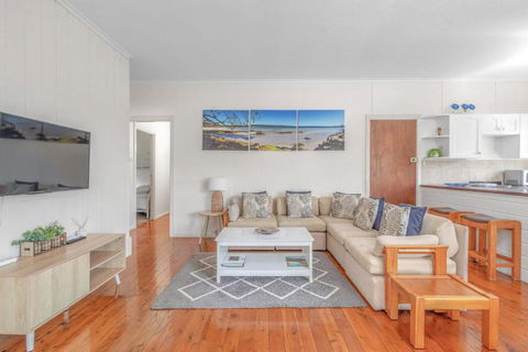 Sandlines At Hyams Beach - Dalby Accommodation 0