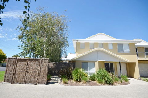 Sandpiper 10 - Close To Town And Beach - Dalby Accommodation 0
