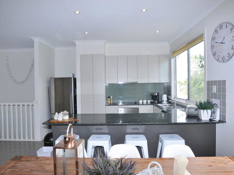 Sandpiper 3 - Close To Town And Beach - Dalby Accommodation 2