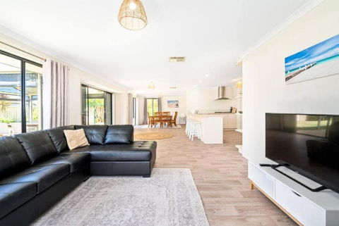 Sandpiper House - Family & Pet Friendly - Dalby Accommodation 2