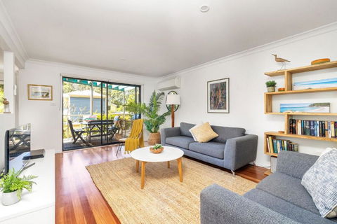 Sandpiper, Hyams Beach - Dalby Accommodation 0