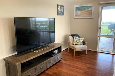 Sandy Bottoms Beach Escape - Dalby Accommodation 3