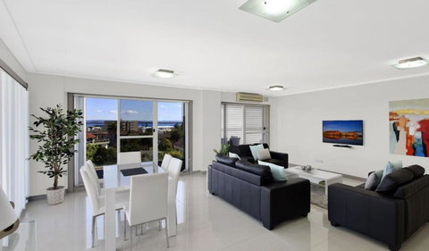 Sandy Cove Apartment The Entrance 45 - Dalby Accommodation 0