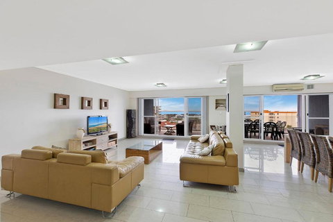 Sandy Cove Apartment The Entrance 48a - Dalby Accommodation 1