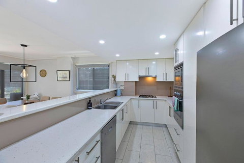 Sandy Cove Apartment The Entrance 8 - Dalby Accommodation 3