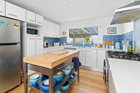 SANTORINI BEACH HOUSE SAFETY BEACH - Dalby Accommodation 2