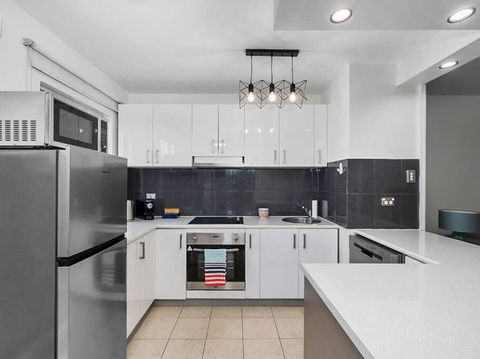 Sandy Bay Apartment With Hobart River View, Near UTAS - Stroll To Cafes And Shops - Dalby Accommodation 3