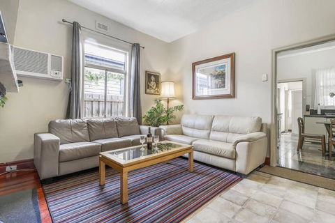 Spacious Urban Delight In Coburg - Dalby Accommodation 0