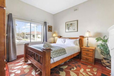 Spacious Urban Delight In Coburg - Dalby Accommodation 2