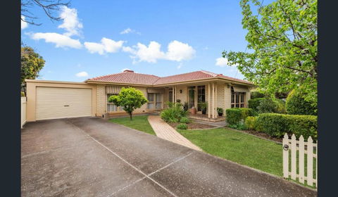 Spacious, Modern & Stylish Vacation Home - Dalby Accommodation 0