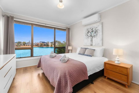 Stunning Lake View Townhouse-Dream Staycation - Dalby Accommodation 1