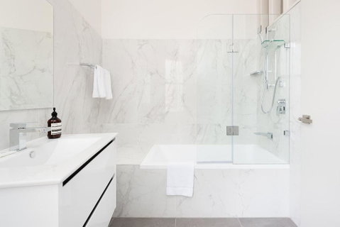 STUNNING SYDNEY HOME 6 - Dalby Accommodation 2