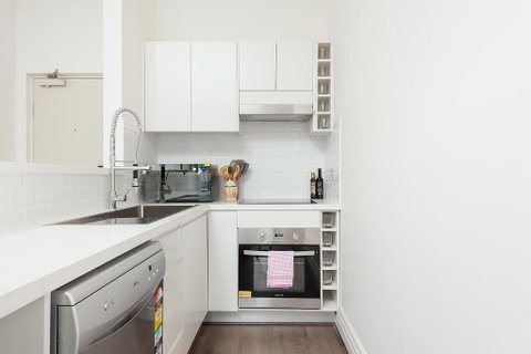 STUNNING SYDNEY HOME 8 - Dalby Accommodation 2