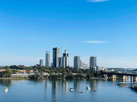 Stunning Waterfront 3 Bedroom Condo With Pool, BBQ - Dalby Accommodation 2